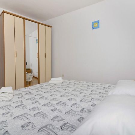 Apartments Ive - With Sea View Tisno Esterno foto